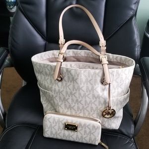 Michael  kors ourse and wallet